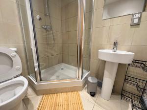 Et badeværelse på Prime York City Centre Apartment - Best Location - Close to Everything