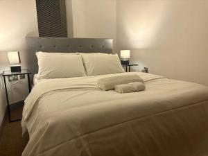 En eller flere senge i et værelse på Prime York City Centre Apartment - Best Location - Close to Everything + 7 billeder