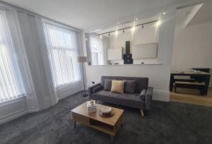 Et opholdsområde på Modern one bed close to city + 6 billeder