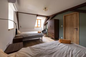 En eller flere senge i et værelse på Les 4 Fontaines