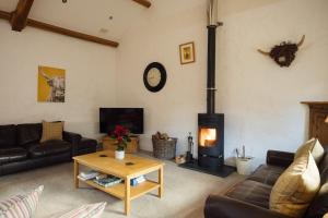 Posezení v ubytování Meadow View Country Escape with Hot Tub