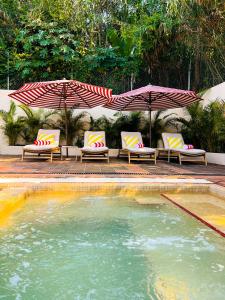 Bazén v ubytování Ombligo connection house nebo v jeho okolí