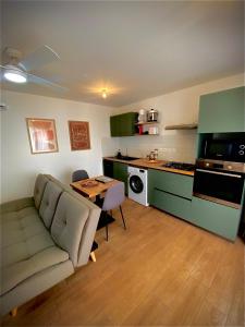 Kuchyň nebo kuchyňský kout v ubytování Longanea 1