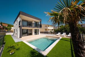 Swimmingpoolen hos eller tæt på Villa Maja Stara Novalja