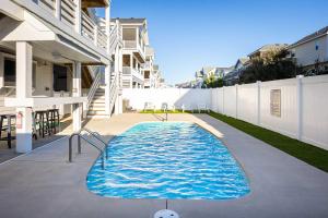 Swimmingpoolen hos eller tæt på Luxury Corolla Home 3 Mins to Beach & Lake Views