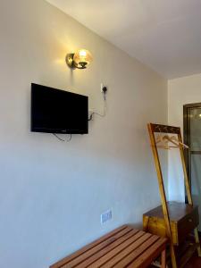 TV a/nebo společenská místnost v ubytování Patamu Lodge & Safaris