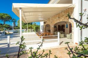 En balkon eller terrasse på Villa Maganuco Park - Pool, Sea and Garden