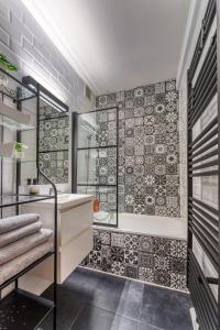 Koupelna v ubytování 50m from Beach & Casino in City Center Blankenberge