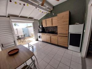 Η κουζίνα ή μικρή κουζίνα στο Ti'Karukéra