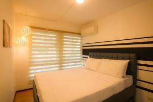 Фотография из галереи Casa - The Calm Coastal Two-Bedroom Suite Near SM Seaside Mall and Nustar Casino в Себу