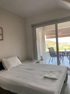 Ένα ή περισσότερα κρεβάτια σε δωμάτιο στο STO LOFO Apartments Kalyvia-Limenaria Thassos