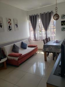 a living room with a couch and a table at Apartamento no centro do Rio Vermelho-Ondina in Salvador
