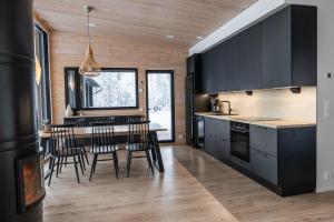 Køkken eller tekøkken på Hila Kajo - New property in Norvajärvi