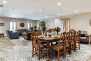 Χώρος καθιστικού στο Teton Crest Lodge Sleeps 24 Ideal Reunion Spot