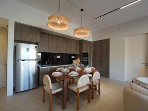 Kuchyň nebo kuchyňský kout v ubytování Cozy Seaview Escape 2BR 6pax bythesea bathroom