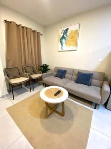 Χώρος καθιστικού στο Cozy house 5 minutes from the airport