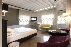 Postel nebo postele na pokoji v ubytování Albergo Celide + 44 fotografií