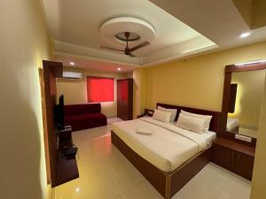 Postel nebo postele na pokoji v ubytování Hotel The Grand Ranjeet