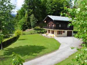 Κήπος έξω από το Chalet spacieux 10 pers. avec jardin, cheminée, cuisine équipée à Cohennoz, proche nature - FR-1-733-29