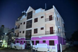 Το κτήριο όπου στεγάζεται  το διαμέρισμα