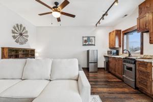 Kuchyň nebo kuchyňský kout v ubytování Bliss Retreat