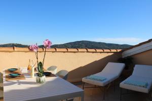 En generel udsigt til bjerge eller udsigt til bjerge taget fra lejligheden