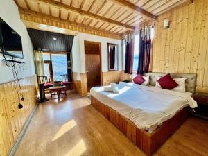 Ένα ή περισσότερα κρεβάτια σε δωμάτιο στο Royal Majestic Mount View Cottage +24 φωτογραφίες