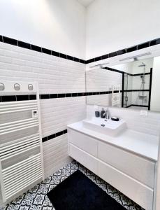 Et badeværelse på Villa Carolina - Sea View - Design - Private Terrace