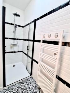 Et badeværelse på Villa Carolina - Sea View - Design - Private Terrace + 10 billeder