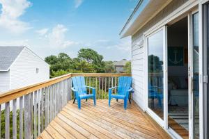 Balkón nebo terasa v ubytování Duck Condo 5 min walk to beach with community pool + 32 fotografií