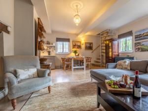 Χώρος καθιστικού στο 1 Bed in Beaulieu 53042