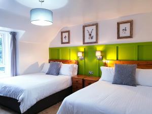 Postel nebo postele na pokoji v ubytování The Osprey Hotel