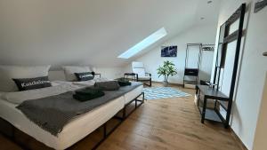 Ένα ή περισσότερα κρεβάτια σε δωμάτιο στο CarHandling Campus