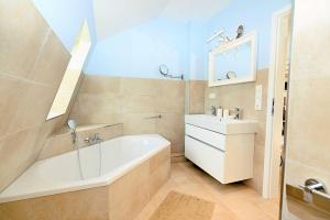 Ένα μπάνιο στο Kranichhoehe +41 φωτογραφίες