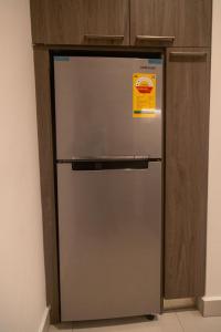 een roestvrijstalen koelkast met een sticker erop bij Urban Nook, The Bantree in Accra