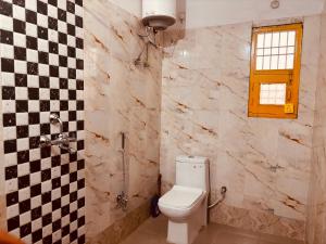 Koupelna v ubytování Stylish Private Room Kitchen Central Varanasi