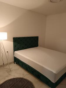 Postel nebo postele na pokoji v ubytování SPA APARTMAN Prijedor