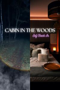 eine Collage aus zwei Bildern eines Schlafzimmers mit einem Bett in der Unterkunft SMART Home mitten im Wald in Neustadt am Rübenberge