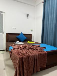 Кровать или кровати в номере Azure Mirissa