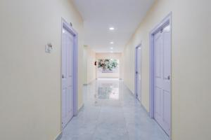 Φωτογραφία από το άλμπουμ του Hotel O Ss ome inn ultra luxury rooms σε Ameerpet