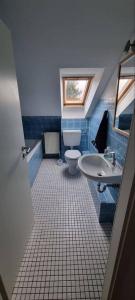 Koupelna v ubytování Monteurhaus in Hemer - Gemeinschaftsnutzung Küche und Bad