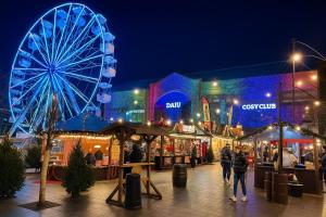 Επισκέπτες που μένουν στο Modern 2 Bed Apartment with Free Parking