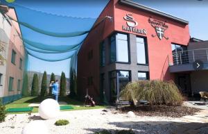un homme debout devant un bâtiment dans l'établissement SkyView Studio Vlčince with private parking, à Žilina