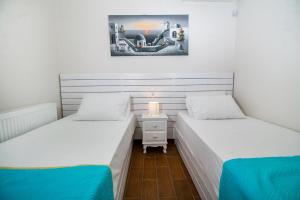Postel nebo postele na pokoji v ubytování Seascape Villa