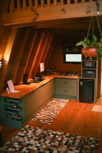 an attic kitchen with a sink and a stove at Reserva Linha Bonita - Chalés Românticos in Gramado