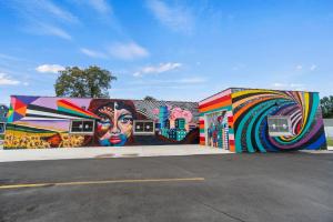 Фотография из галереи The 418. An 1866 Build with Modern Comforts в городе Форт-Уэйн