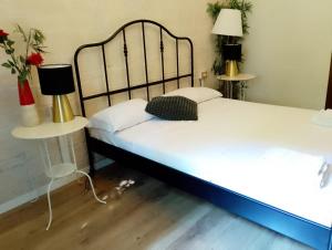 Postel nebo postele na pokoji v ubytování Hotel ambra milano + 4 fotografie