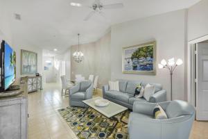 Φωτογραφία από το άλμπουμ του 4660 Hawks Nest Way Unit 204 σε Old Marco Junction