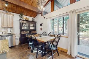 Kuchyň nebo kuchyňský kout v ubytování Lazy Bear Retreat
