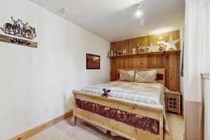 Postel nebo postele na pokoji v ubytování Lazy Bear Retreat